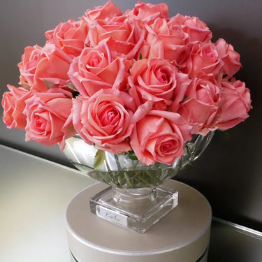 Luxury Centrepiece 37 Rose Bud Bouquet - Silver Badge - White Peach - CPRB05 (Carton of 1)